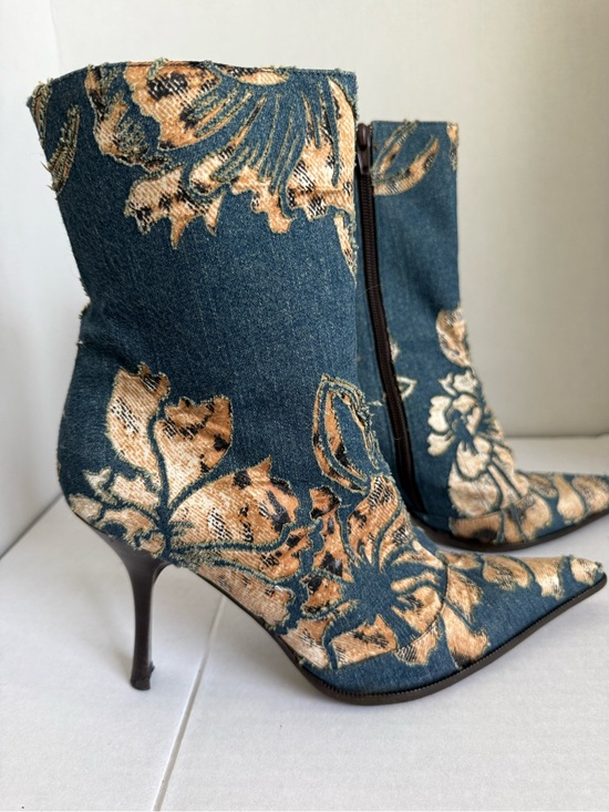 Roberto Cavalli Shoes - Roberto Cavalli Blue Denim 3D Floral Pointed-Toe Ankle Boots Embroidery 2000’s